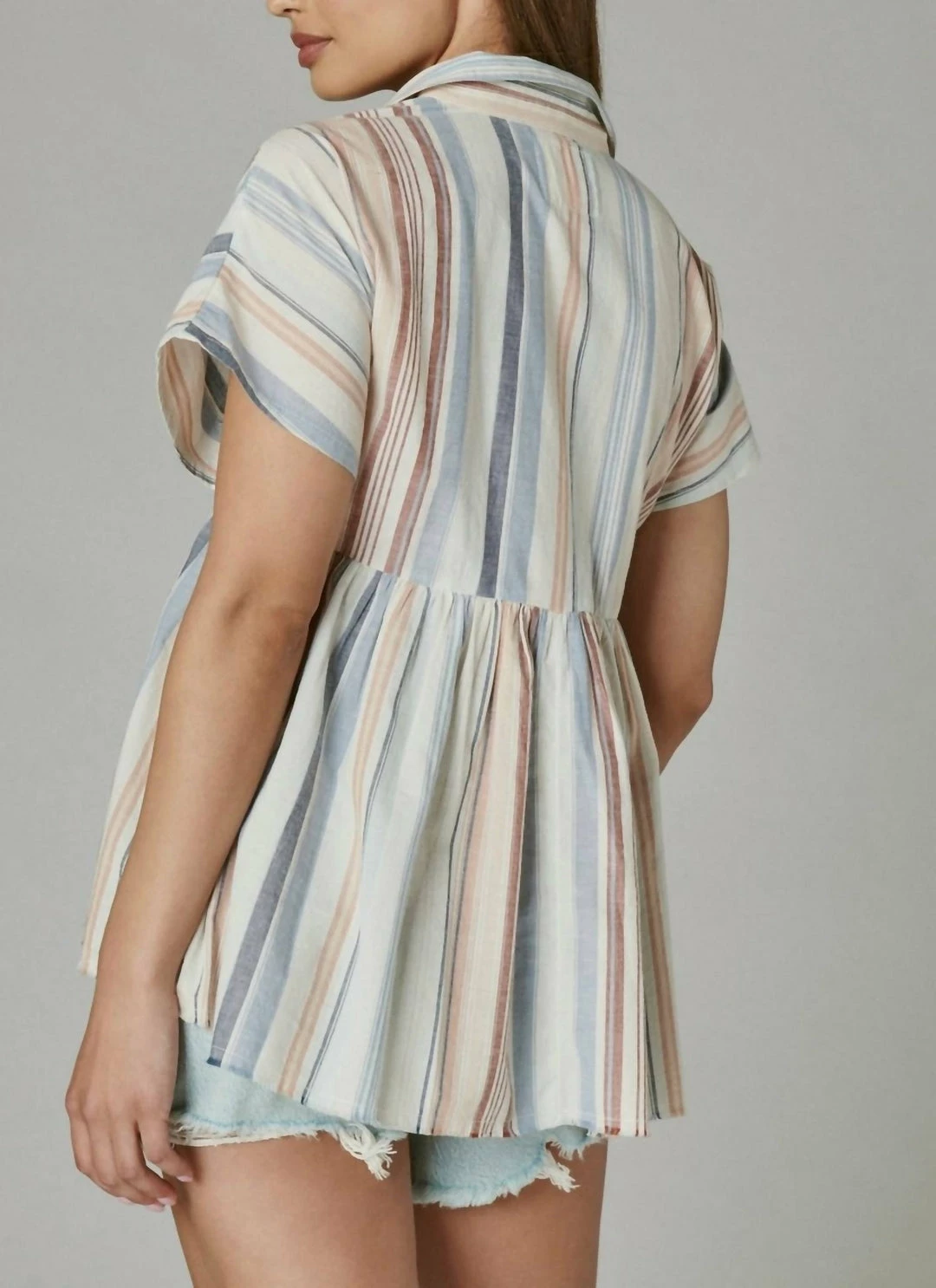 Lucky Brand Short Sleeve Babydoll Tunic Shirt in Cream Multi 2 Lucky Brand Short Sleeve Babydoll Tunic Shirt in Cream Multi - Image 2