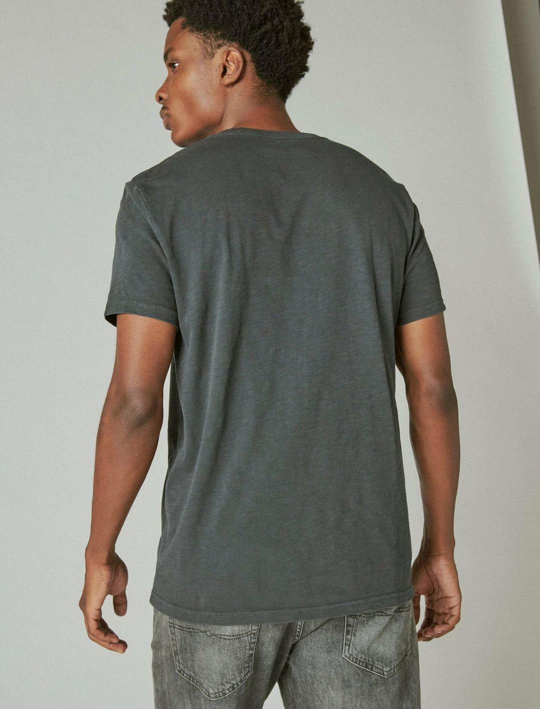 Lucky Brand Mens Kingshead Bourbon Graphic Tee 4 Lucky Brand Mens Kingshead Bourbon Graphic Tee - Image 4