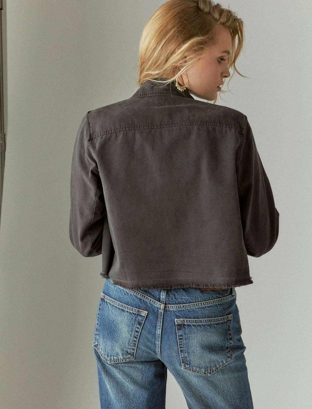 Lucky Brand Womens Distressed Cropped Trucker Jacket 3 Lucky Brand Womens Distressed Cropped Trucker Jacket - Image 3