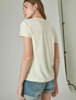 Lucky Brand Womens Codigo 1530 X Lucky Brand Rosa Classic Graphic Tee -Cheap Lucky Brand Store 87b8e365b4194300911ec25b02532fd4 03f9c3c6 6ee5 43bd 9811 78e09cf18830 1080x