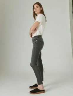 Lucky Brand Womens Mid Rise Ava Skinny Jean -Cheap Lucky Brand Store 96bb71686d2d48009b5c03e6b430be17 ef380e42 64dc 430e a17e ed8b1006c452 1080x